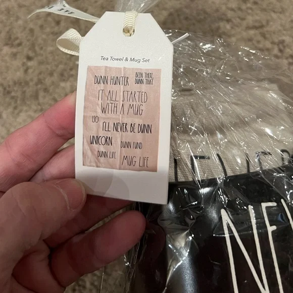 ⭐️BOGO FREE⭐️ NWT Rae Dunn mug and tea towel gift sets - Picture 2 of 4